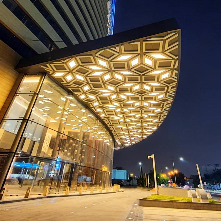 דוחה The Bentley Luxury Hotel & Suites מראה חיצוני תמונה The main entrance of the museum
