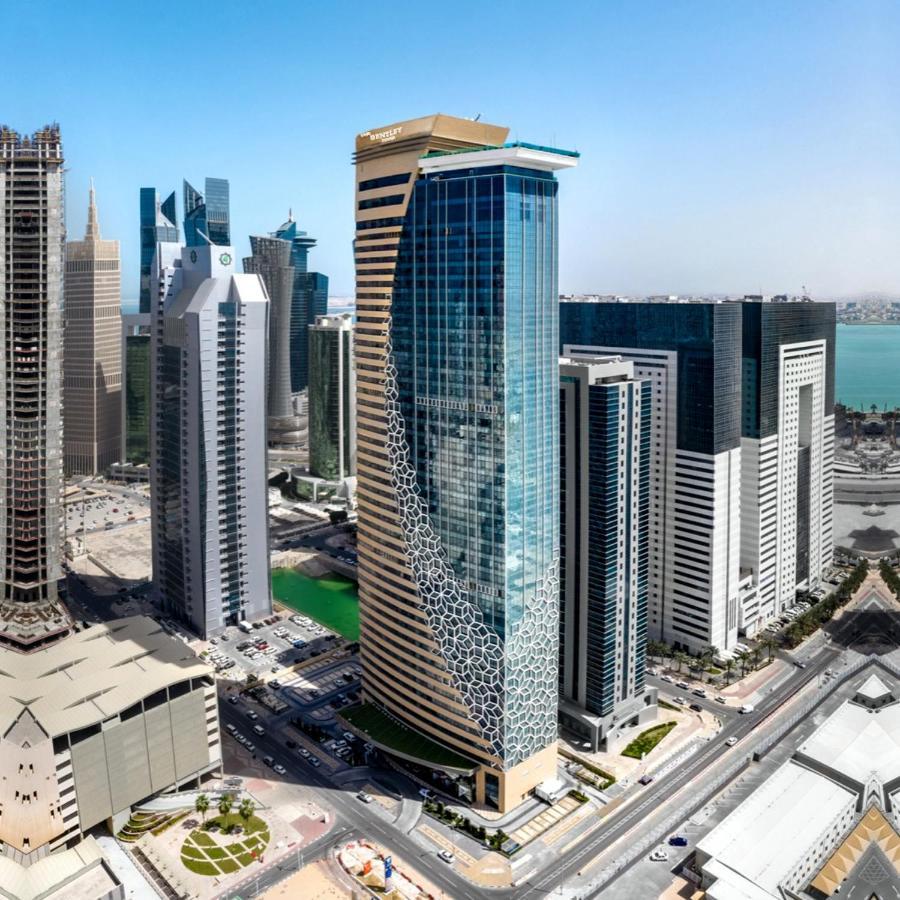 דוחה The Bentley Luxury Hotel & Suites מראה חיצוני תמונה The Torch Doha