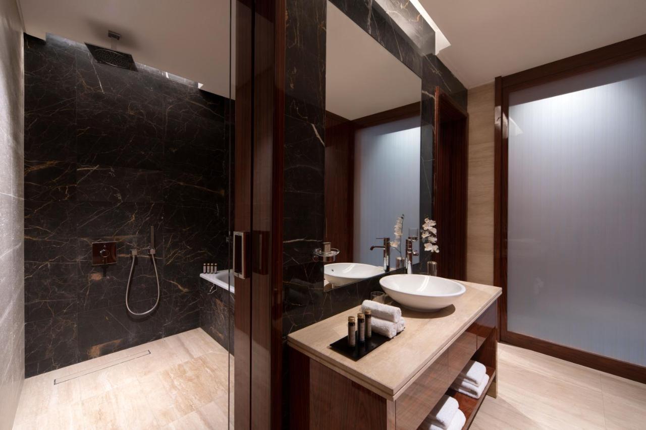 דוחה The Bentley Luxury Hotel & Suites מראה חיצוני תמונה Bathroom