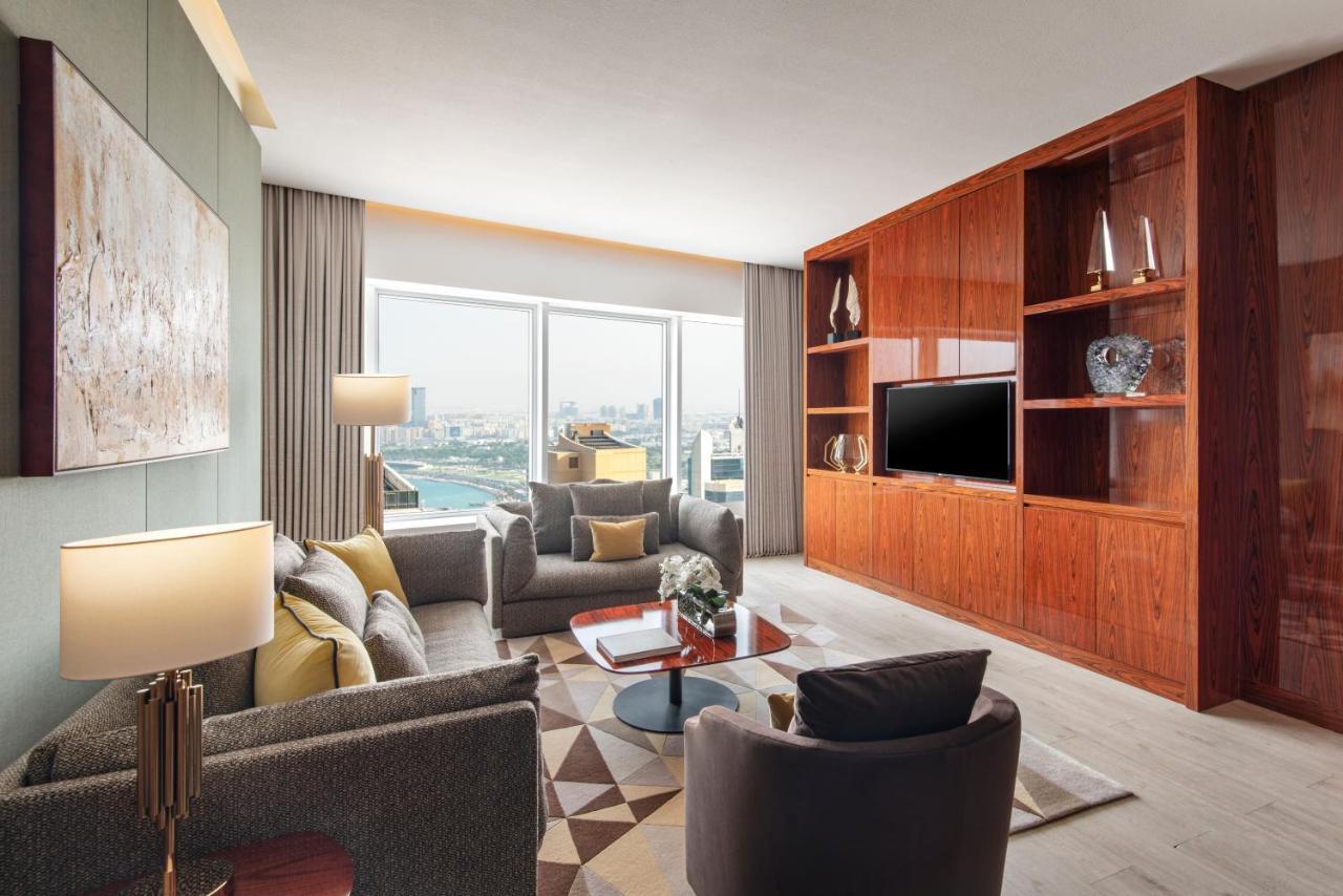 דוחה The Bentley Luxury Hotel & Suites מראה חיצוני תמונה A living room at the hotel