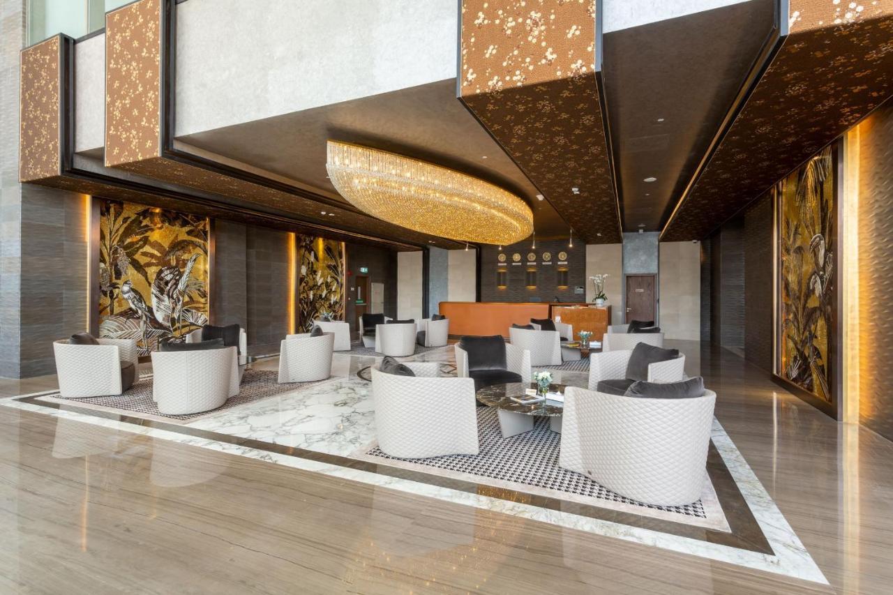 דוחה The Bentley Luxury Hotel & Suites מראה חיצוני תמונה The lobby of the hotel