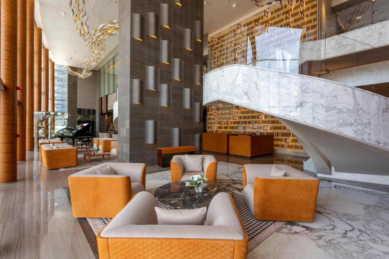 דוחה The Bentley Luxury Hotel & Suites מראה חיצוני תמונה The lobby of the hotel