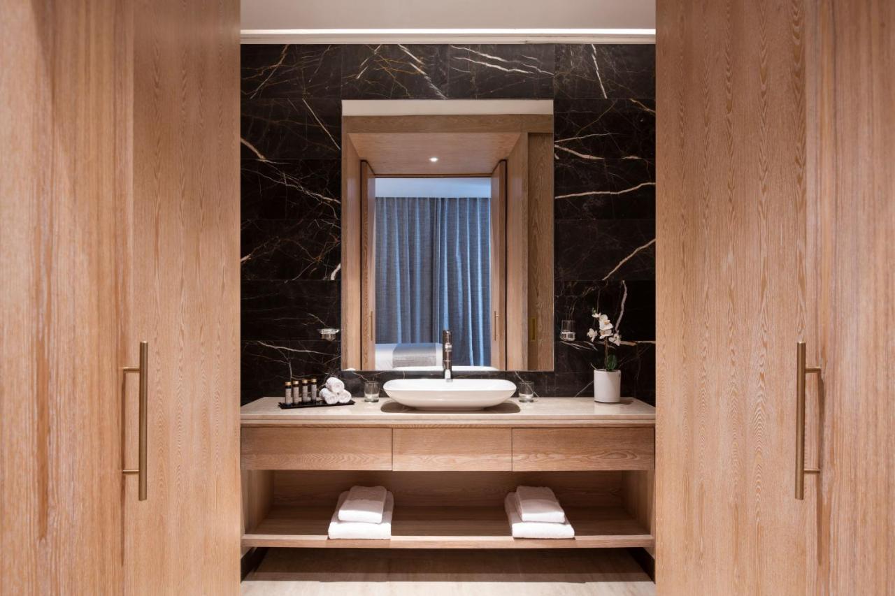 דוחה The Bentley Luxury Hotel & Suites מראה חיצוני תמונה Bathroom